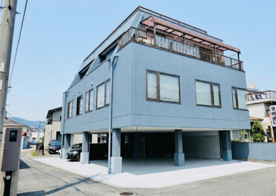 山梨県甲府市にある「弁護士法人いろは 甲府事務所」の建物外観の写真