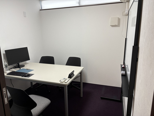 埼玉県さいたま市にある「弁護士法人いろは 埼玉事務所」の相談室の写真